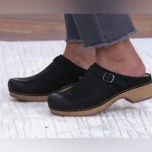 DANSKO Womens Berry Burnished Nubuck Black Clogs Size EU 40 US 10- 10.5